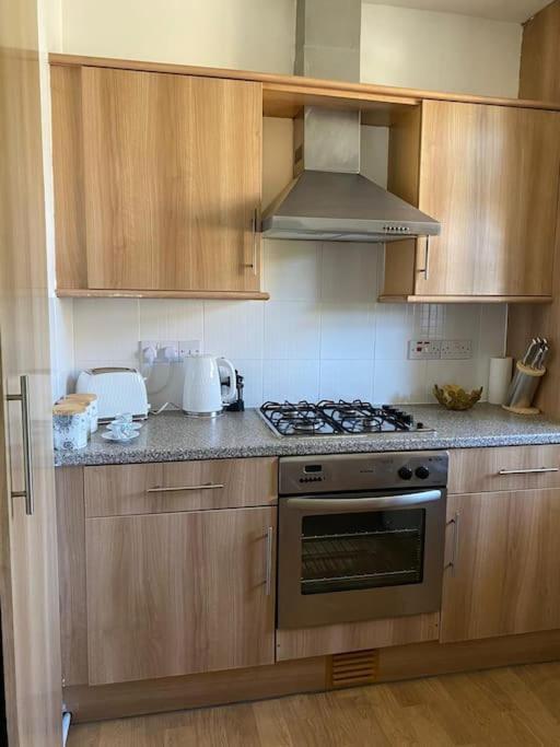 Lovely 2 Bedroom Flat In Greater Лондон Экстерьер фото