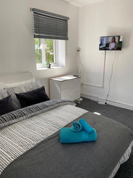 Lovely 2 Bedroom Flat In Greater Лондон Экстерьер фото