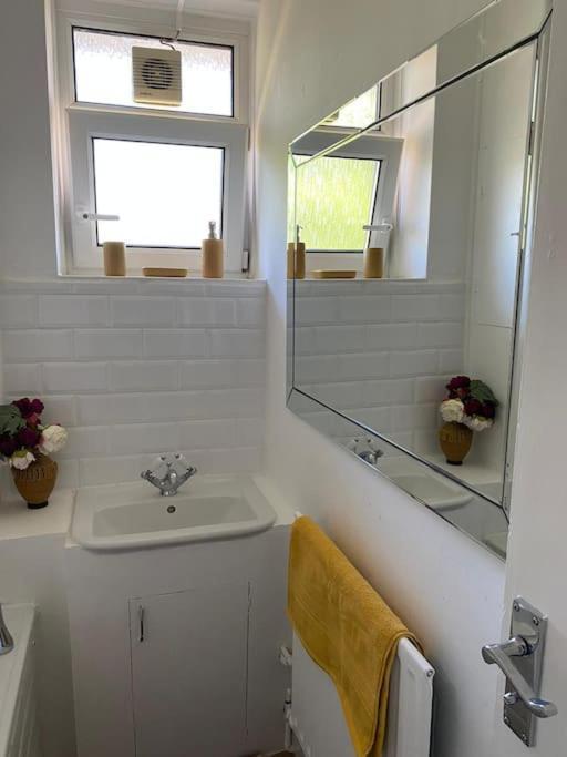 Lovely 2 Bedroom Flat In Greater Лондон Экстерьер фото