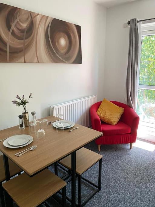 Lovely 2 Bedroom Flat In Greater Лондон Экстерьер фото